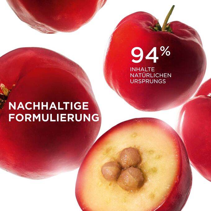 Fokus auf Acerola-Fr&uuml;chte, die die Bright Plus Emulsion von Clarins mit 94 % Inhaltsstoffen nat&uuml;rlichen Ursprungs f&uuml;r einen strahlenderen, gleichm&auml;&szlig;igeren Hautton veranschaulichen.