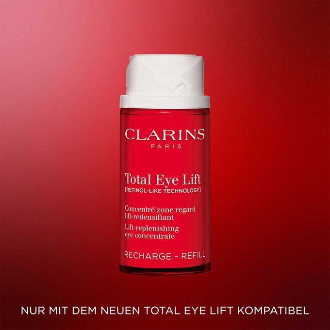 Clarins Total Eye Lift Anti-Aging-Augencreme-Refill auf dunkelrotem Hintergrund, die das nachhaltige Design  hervorhebt