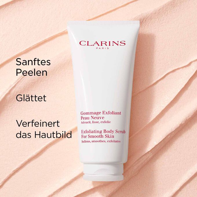 Tube Clarins  Gommage Exfoliant Peau Neuve auf einem cremigen Hintergrund mit Text zur exfolierenden, glättenden Wirkung