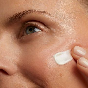 SOS Primer White - Boostet die Ausstrahlung