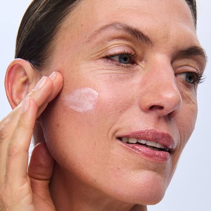 SOS Primer Pink - Mildert Zeichen von Müdigkeit