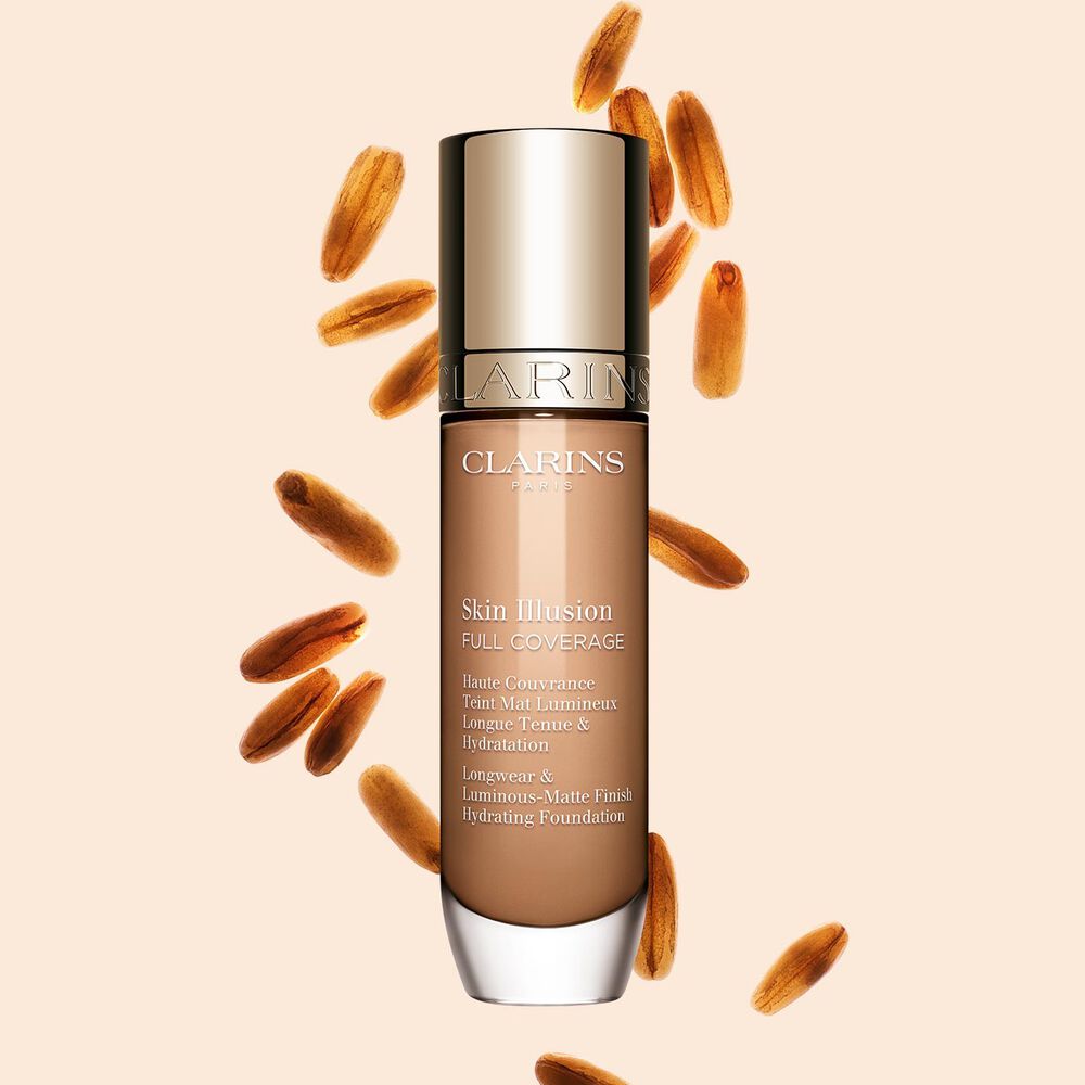 Clarins Skin Illusion Full Coverage präsentiert sich in einem eleganten Design und neuer modernen Verpackung. Eine Foundation für einen makellosen und natürlichen Teint.