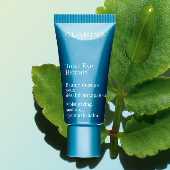 Total Eye Hydrate mit Pflanze im Hintergrund